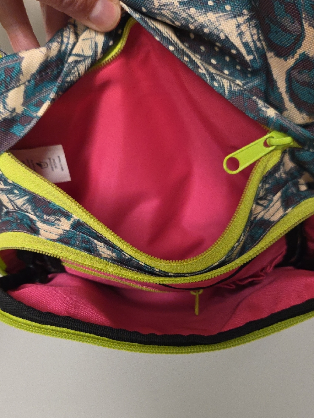KAVU Crossbody Bag / Purse, Green Feathers, Excellent Condition - Picture 4 of 8